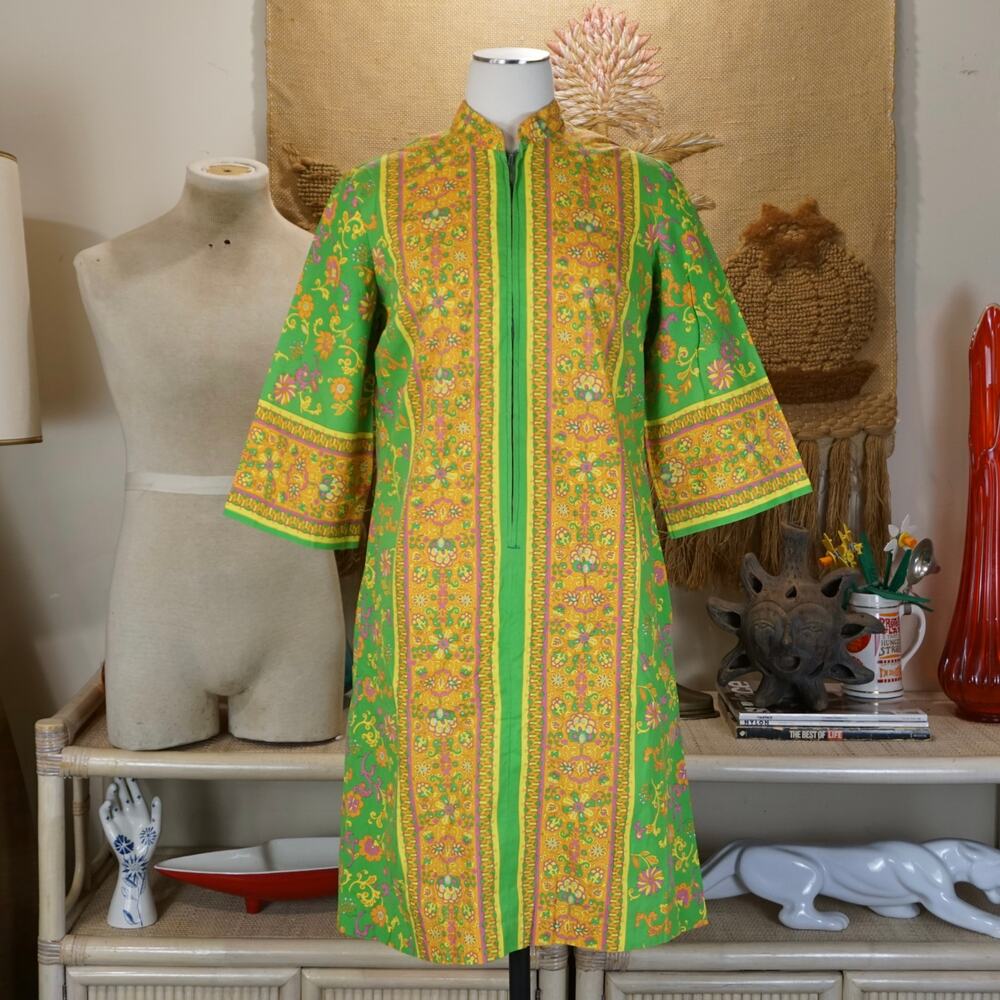 Vintage full green graphic flower power mod print full zip house dress
